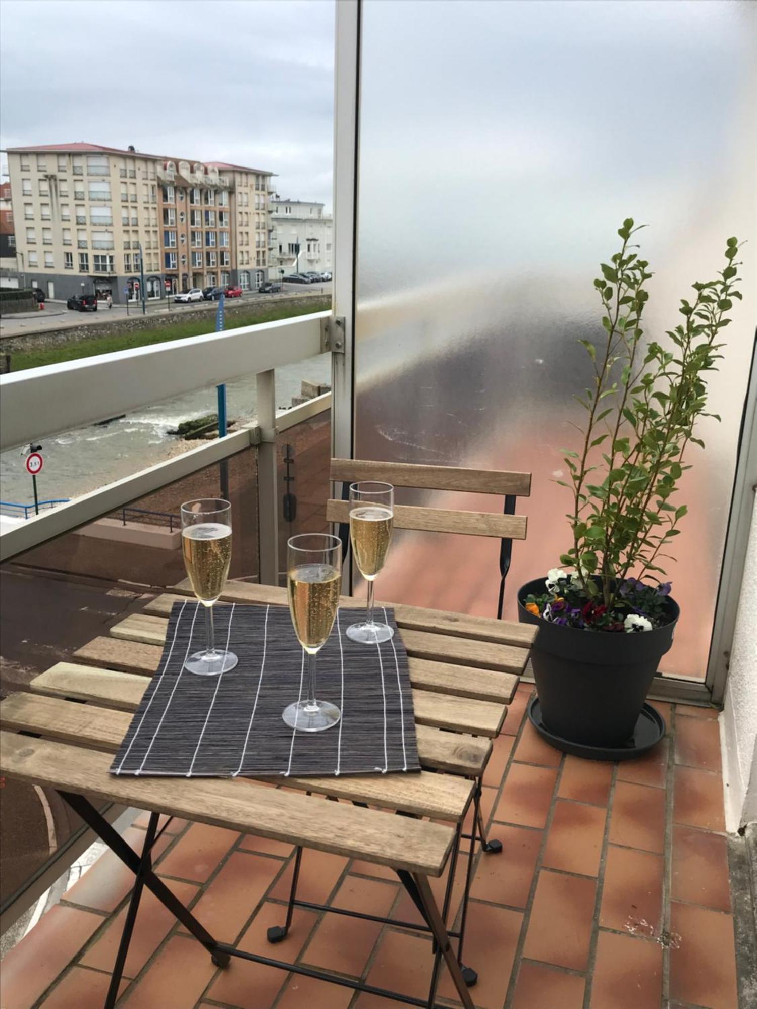 Une Jolie Vue - Appt 2 Pieces Vue Mer Balcon Sud Wimereux Exteriör bild